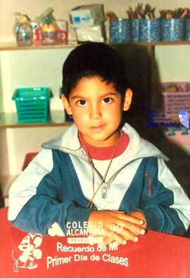 Niño en primer día de clases